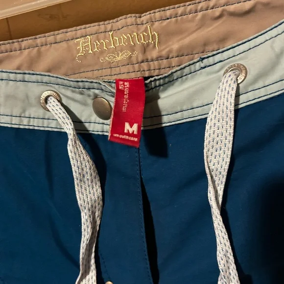 Shorts - Picture 2 of 3